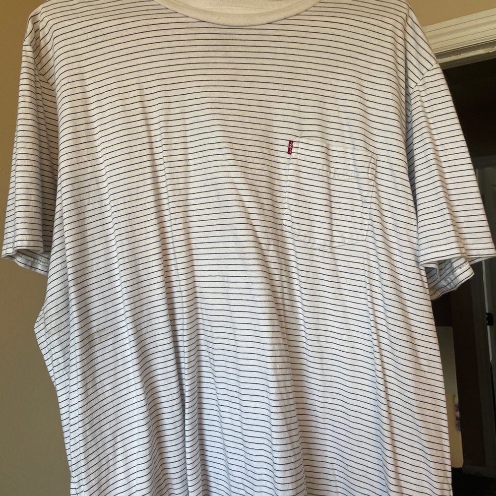 2 Levi’s Big & Tall T-Shirts - Picture 4 of 6
